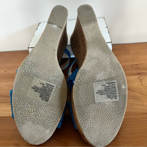 MUDD Woven Wedge Sandals Size 10 Blue Cutout Fabric Ankle Straps Cork Heel - Picture 6 of 6
